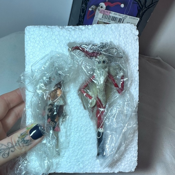 Nightmare Before Christmas Jack Skellington & Sally Ornament Set w Box - Picture 8 of 13